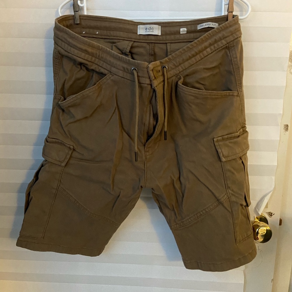 Men’s edc branded cargo shorts